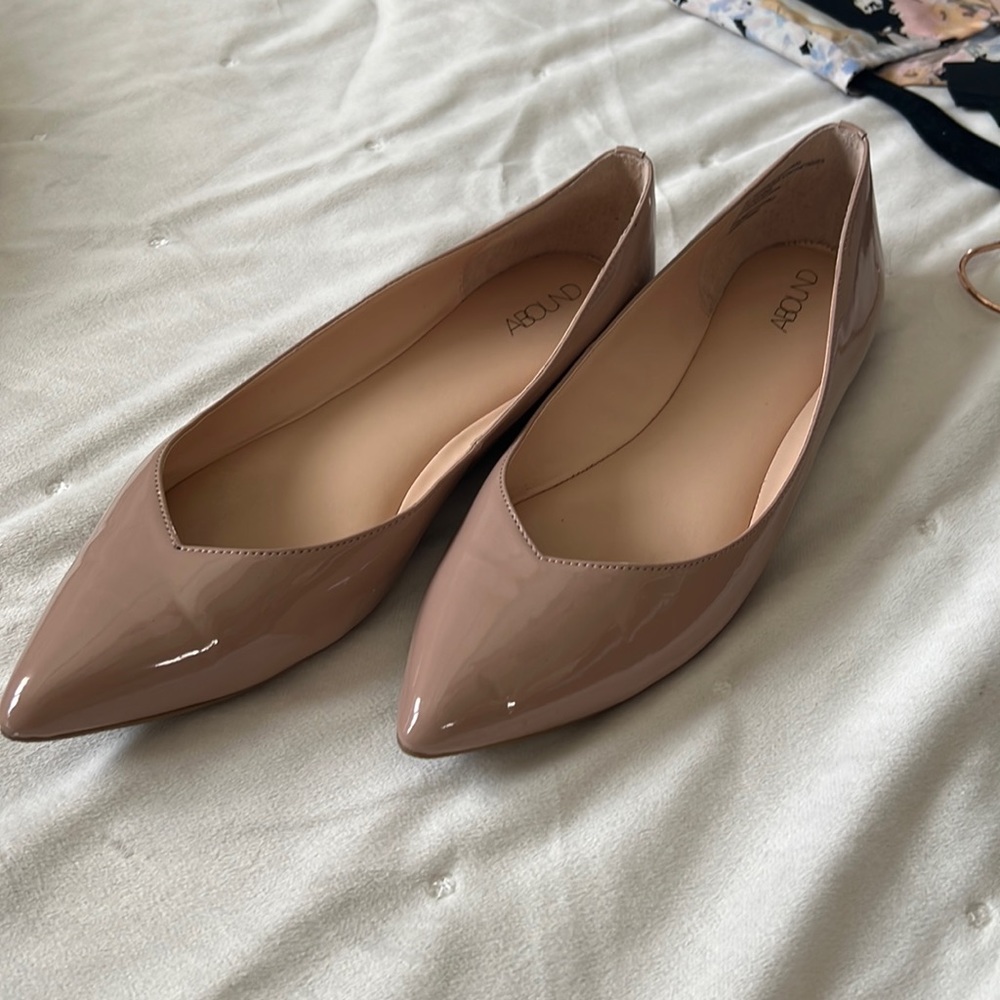 Pointed toe flats